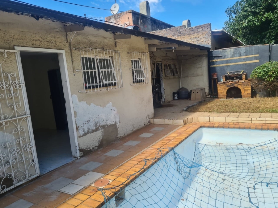 4 Bedroom Property for Sale in Bezuidenhout Valley Gauteng