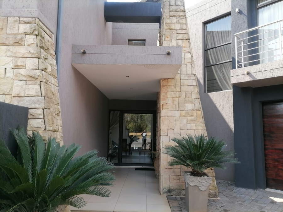 5 Bedroom Property for Sale in Serengeti Lifestyle Estate Gauteng