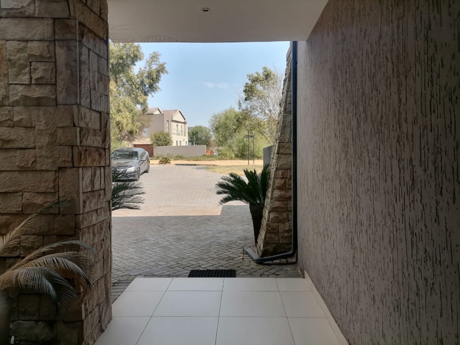 5 Bedroom Property for Sale in Serengeti Lifestyle Estate Gauteng