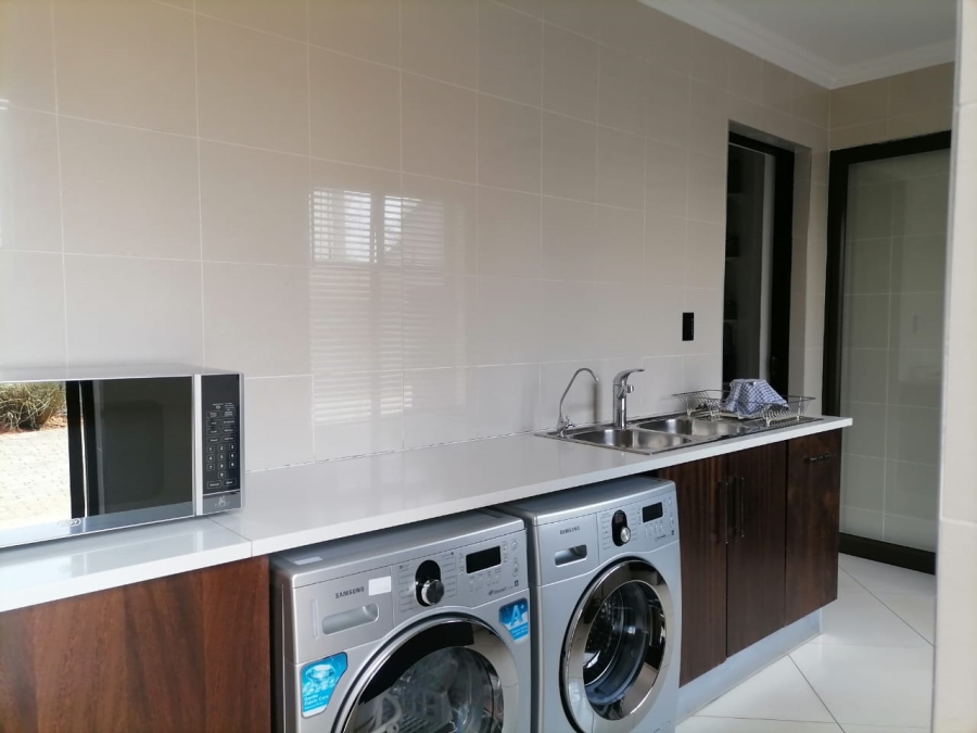 5 Bedroom Property for Sale in Serengeti Lifestyle Estate Gauteng