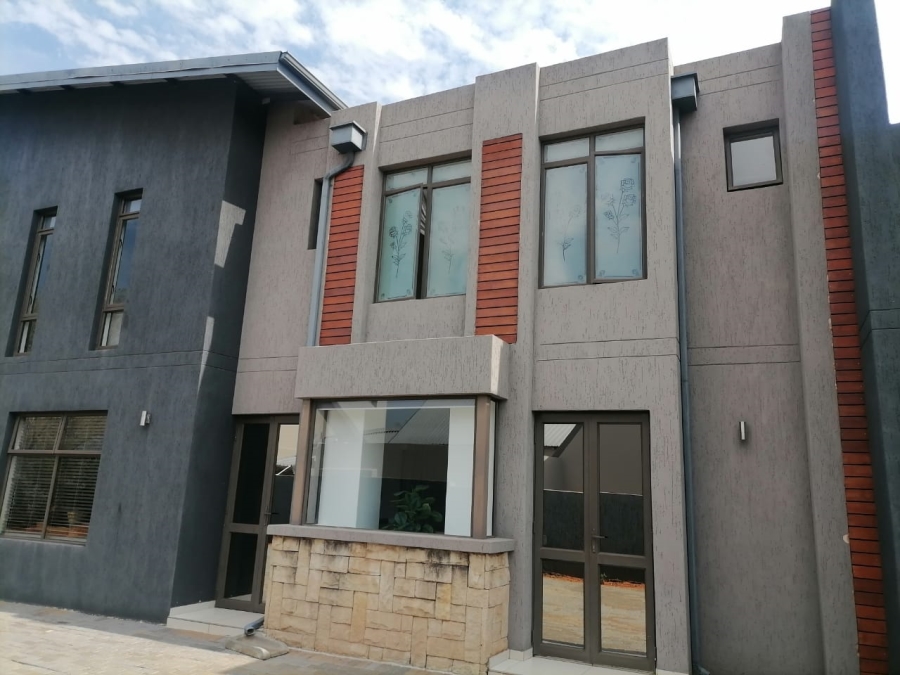 5 Bedroom Property for Sale in Serengeti Lifestyle Estate Gauteng