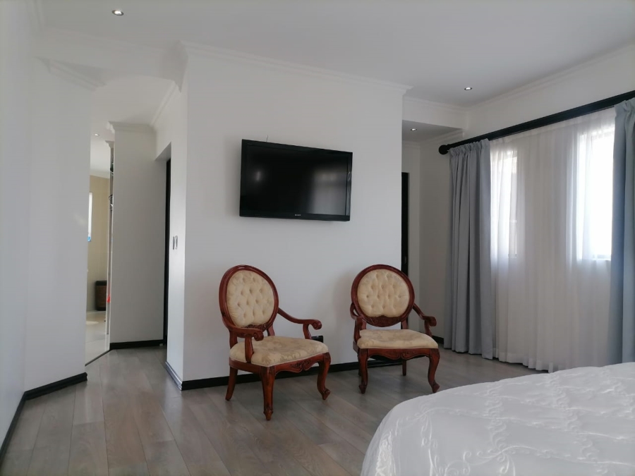5 Bedroom Property for Sale in Serengeti Lifestyle Estate Gauteng