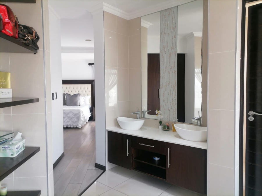 5 Bedroom Property for Sale in Serengeti Lifestyle Estate Gauteng