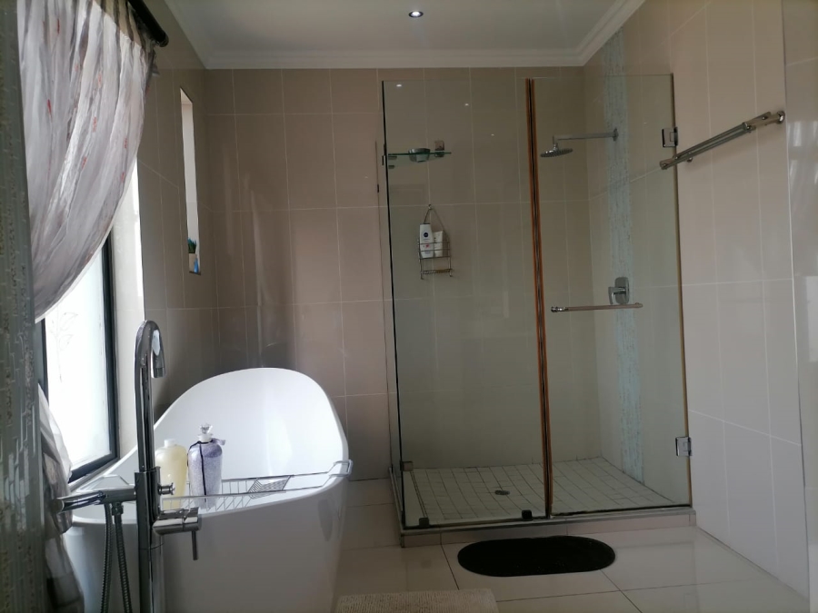 5 Bedroom Property for Sale in Serengeti Lifestyle Estate Gauteng