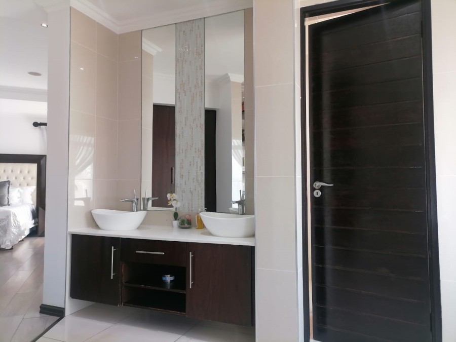 5 Bedroom Property for Sale in Serengeti Lifestyle Estate Gauteng