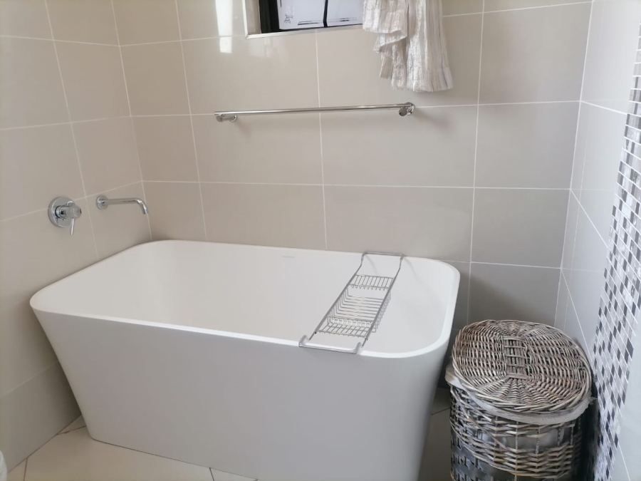 5 Bedroom Property for Sale in Serengeti Lifestyle Estate Gauteng