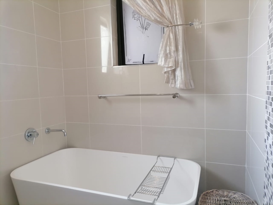 5 Bedroom Property for Sale in Serengeti Lifestyle Estate Gauteng