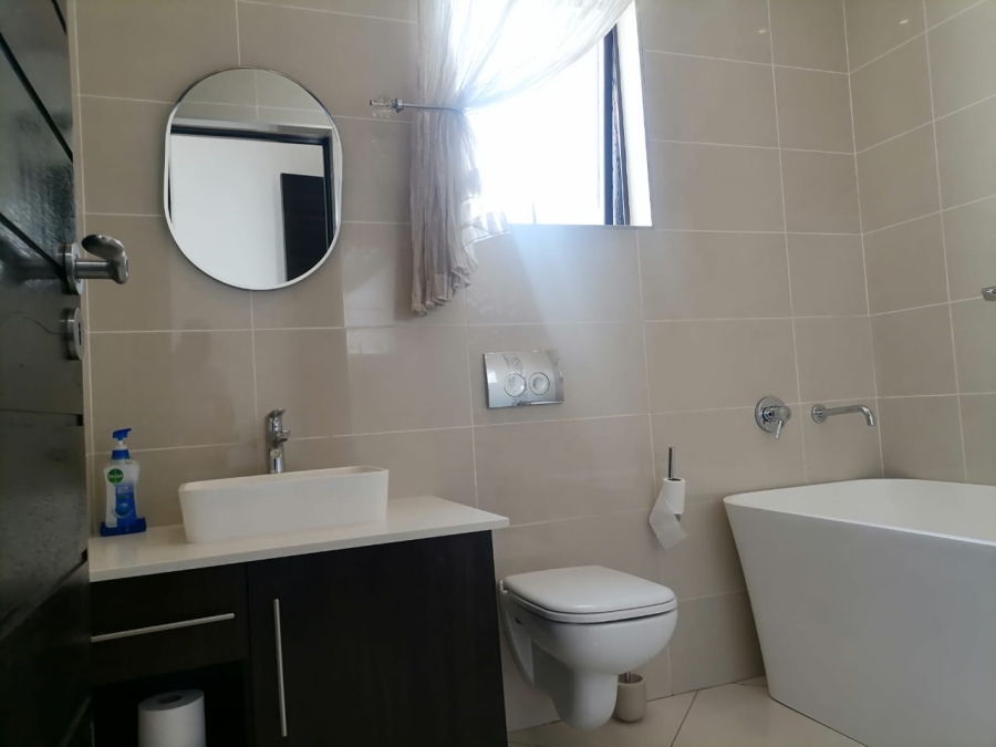 5 Bedroom Property for Sale in Serengeti Lifestyle Estate Gauteng