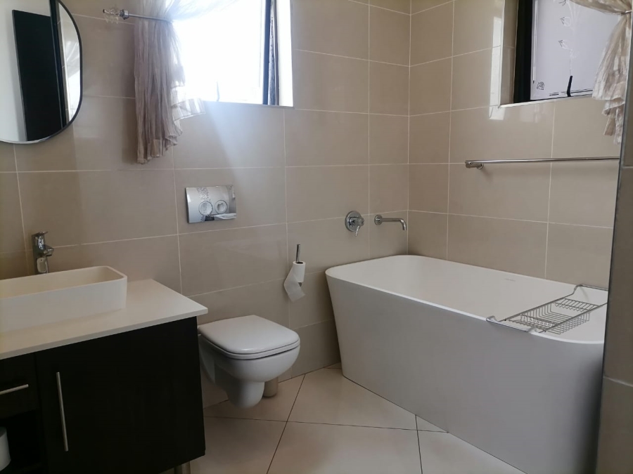 5 Bedroom Property for Sale in Serengeti Lifestyle Estate Gauteng