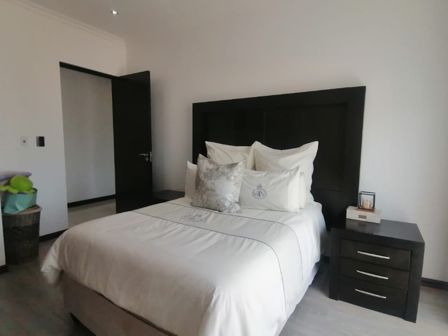 5 Bedroom Property for Sale in Serengeti Lifestyle Estate Gauteng