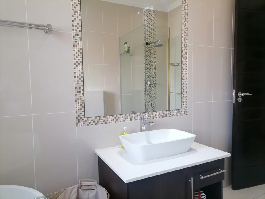 5 Bedroom Property for Sale in Serengeti Lifestyle Estate Gauteng