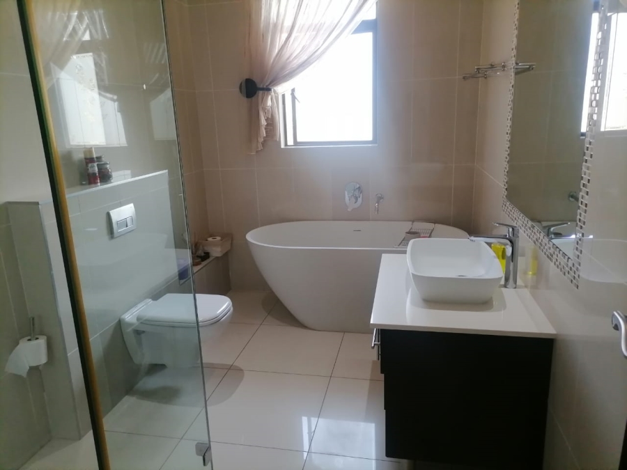5 Bedroom Property for Sale in Serengeti Lifestyle Estate Gauteng