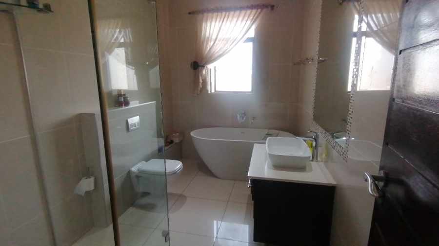 5 Bedroom Property for Sale in Serengeti Lifestyle Estate Gauteng