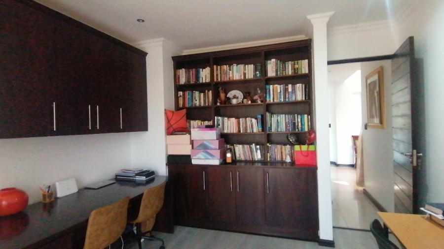 5 Bedroom Property for Sale in Serengeti Lifestyle Estate Gauteng