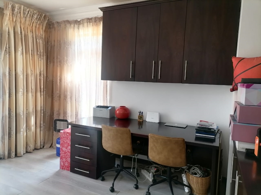 5 Bedroom Property for Sale in Serengeti Lifestyle Estate Gauteng