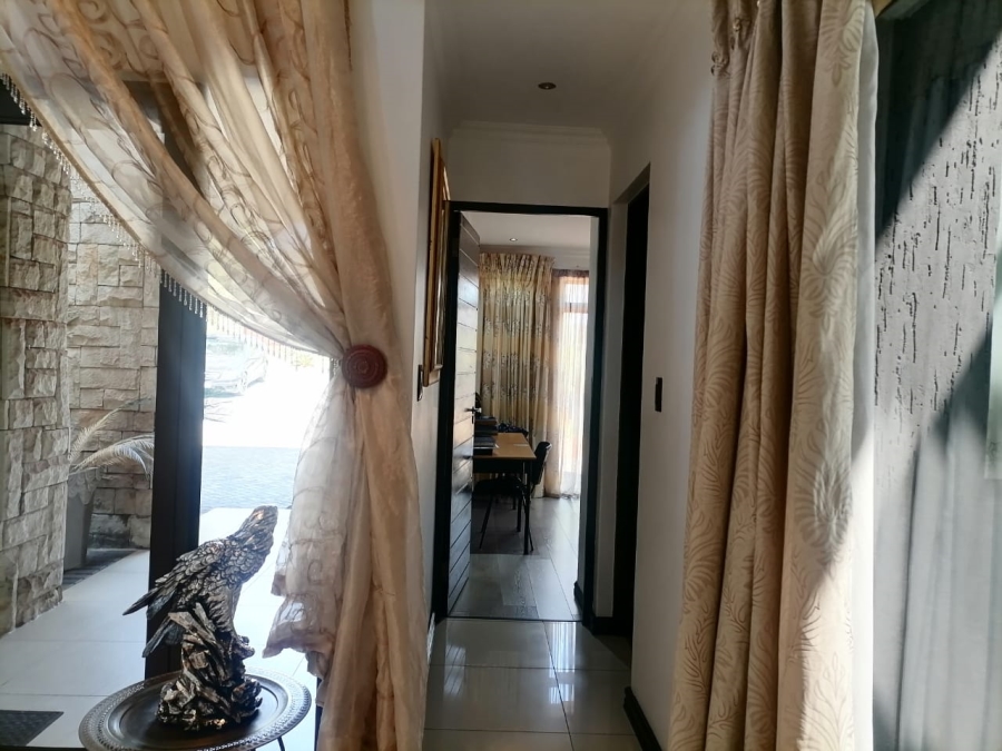 5 Bedroom Property for Sale in Serengeti Lifestyle Estate Gauteng