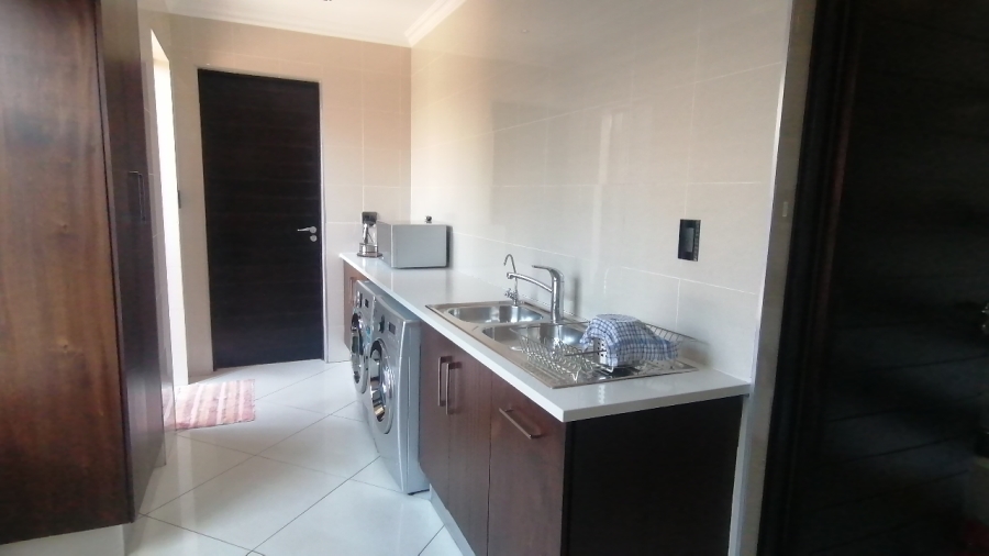 5 Bedroom Property for Sale in Serengeti Lifestyle Estate Gauteng