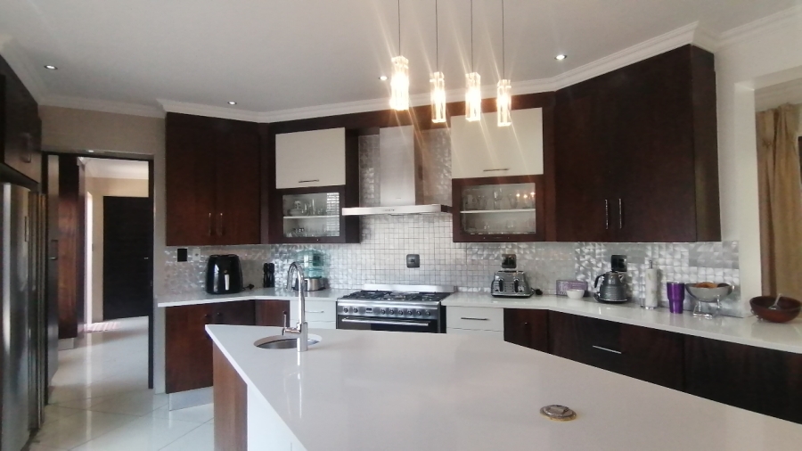 5 Bedroom Property for Sale in Serengeti Lifestyle Estate Gauteng