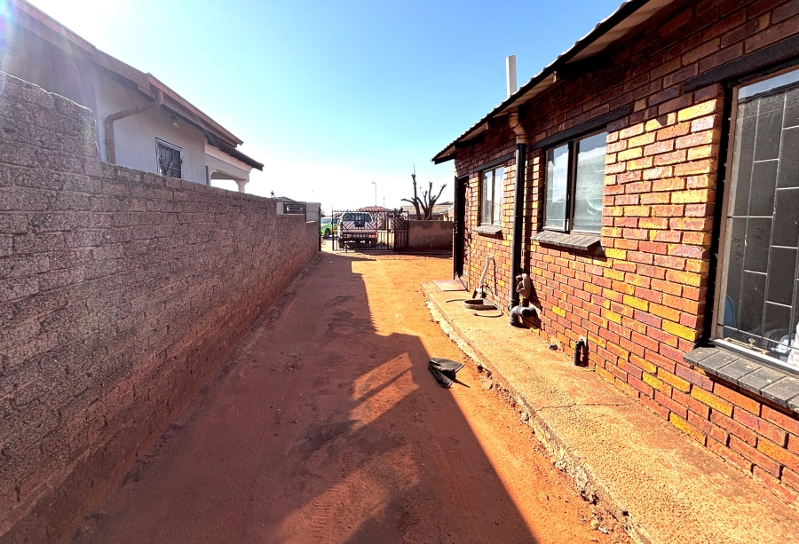 5 Bedroom Property for Sale in Elindinga Gauteng