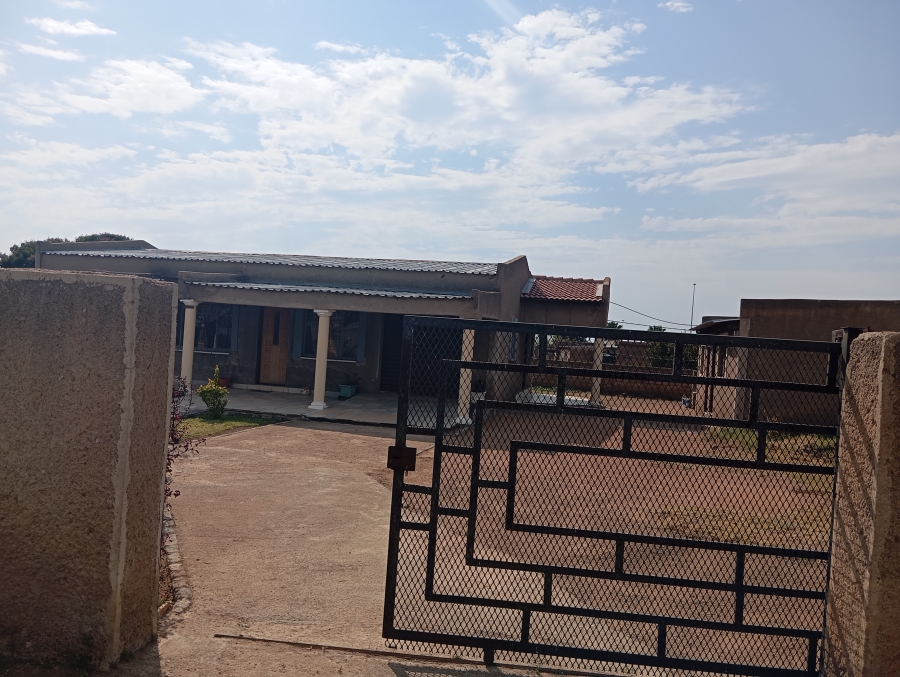 2 Bedroom Property for Sale in Winterveldt Gauteng