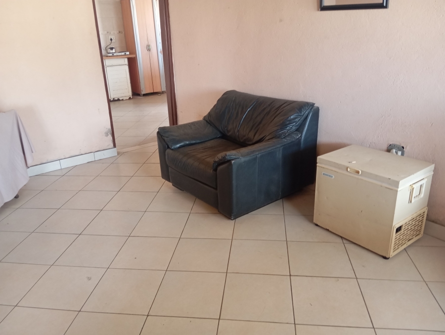 2 Bedroom Property for Sale in Winterveldt Gauteng