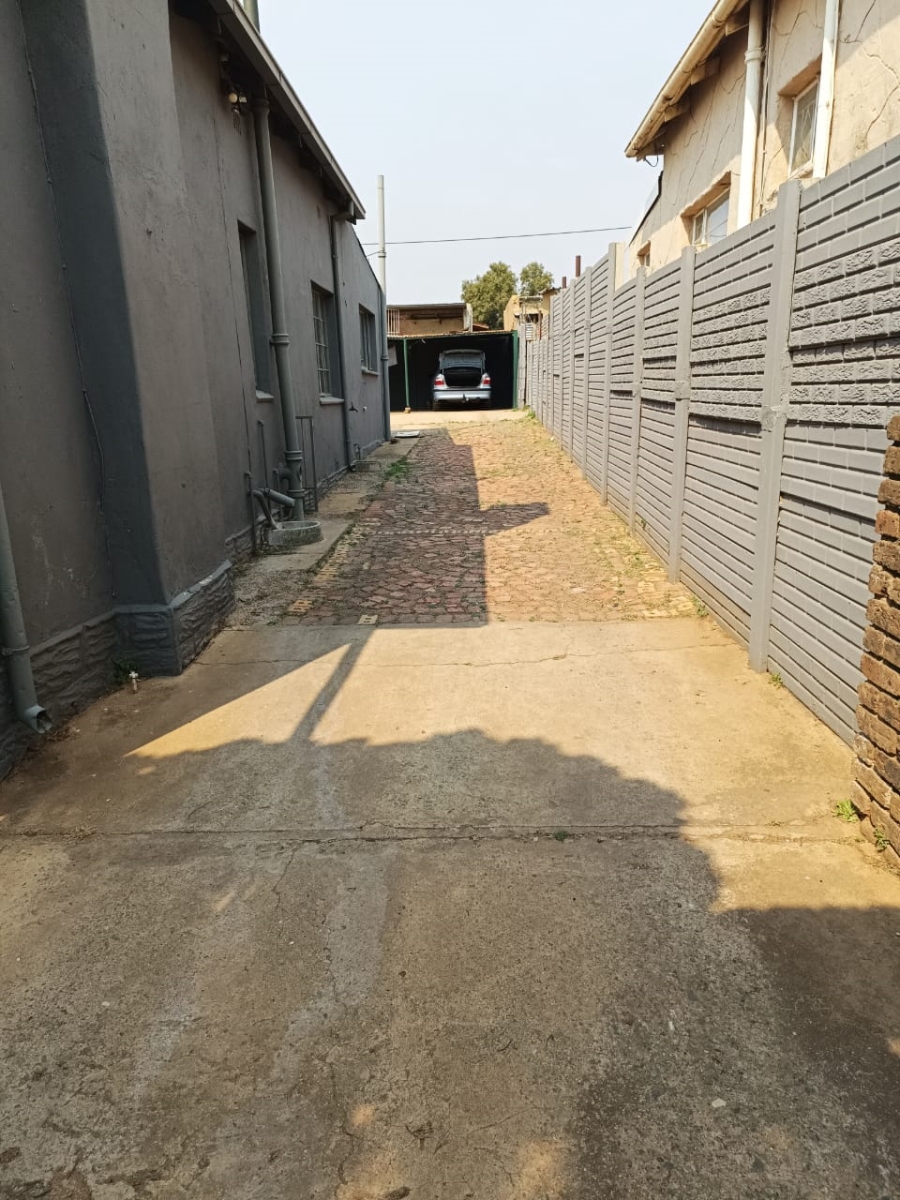 6 Bedroom Property for Sale in Randgate Gauteng