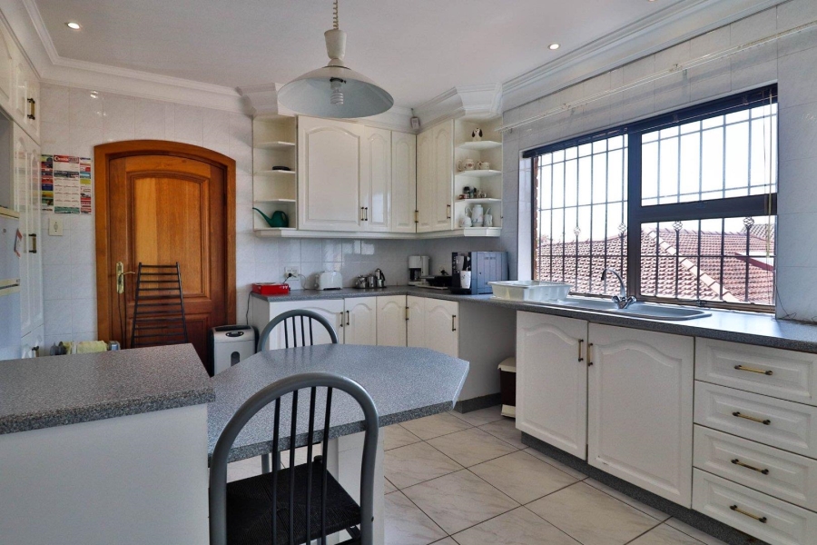 7 Bedroom Property for Sale in Linmeyer Gauteng