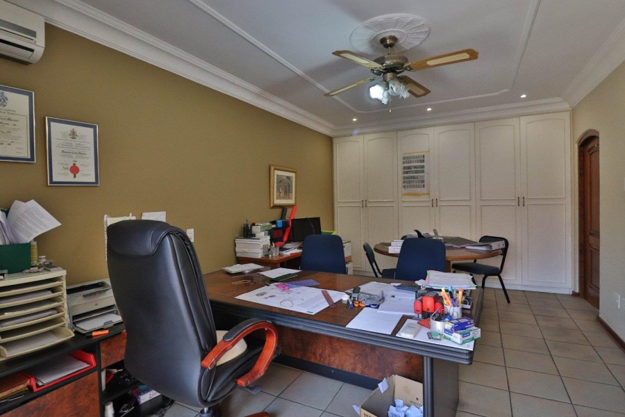 7 Bedroom Property for Sale in Linmeyer Gauteng