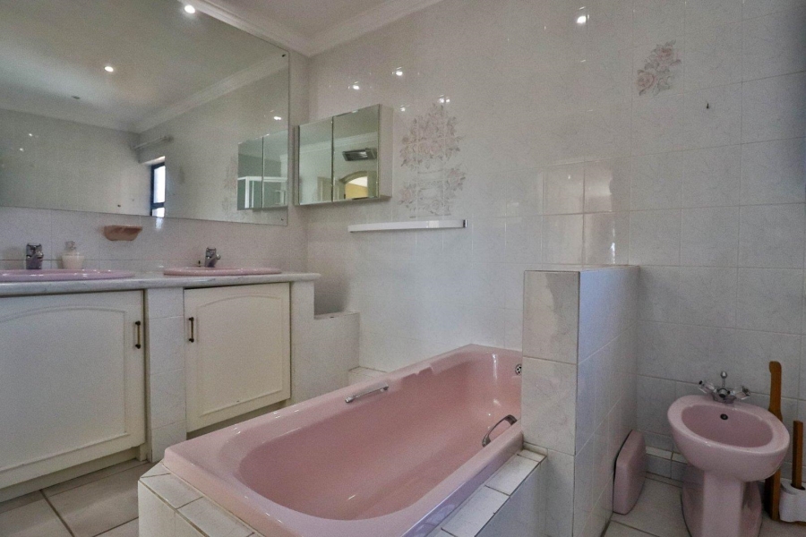 7 Bedroom Property for Sale in Linmeyer Gauteng
