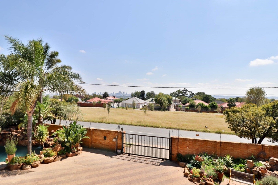 7 Bedroom Property for Sale in Linmeyer Gauteng