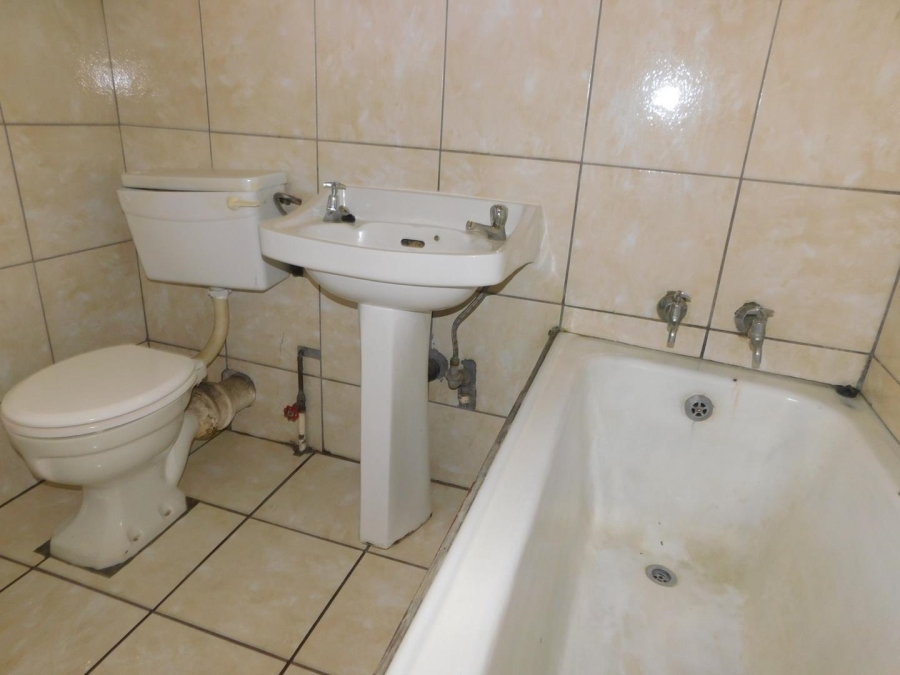 To Let 1 Bedroom Property for Rent in Turffontein Gauteng