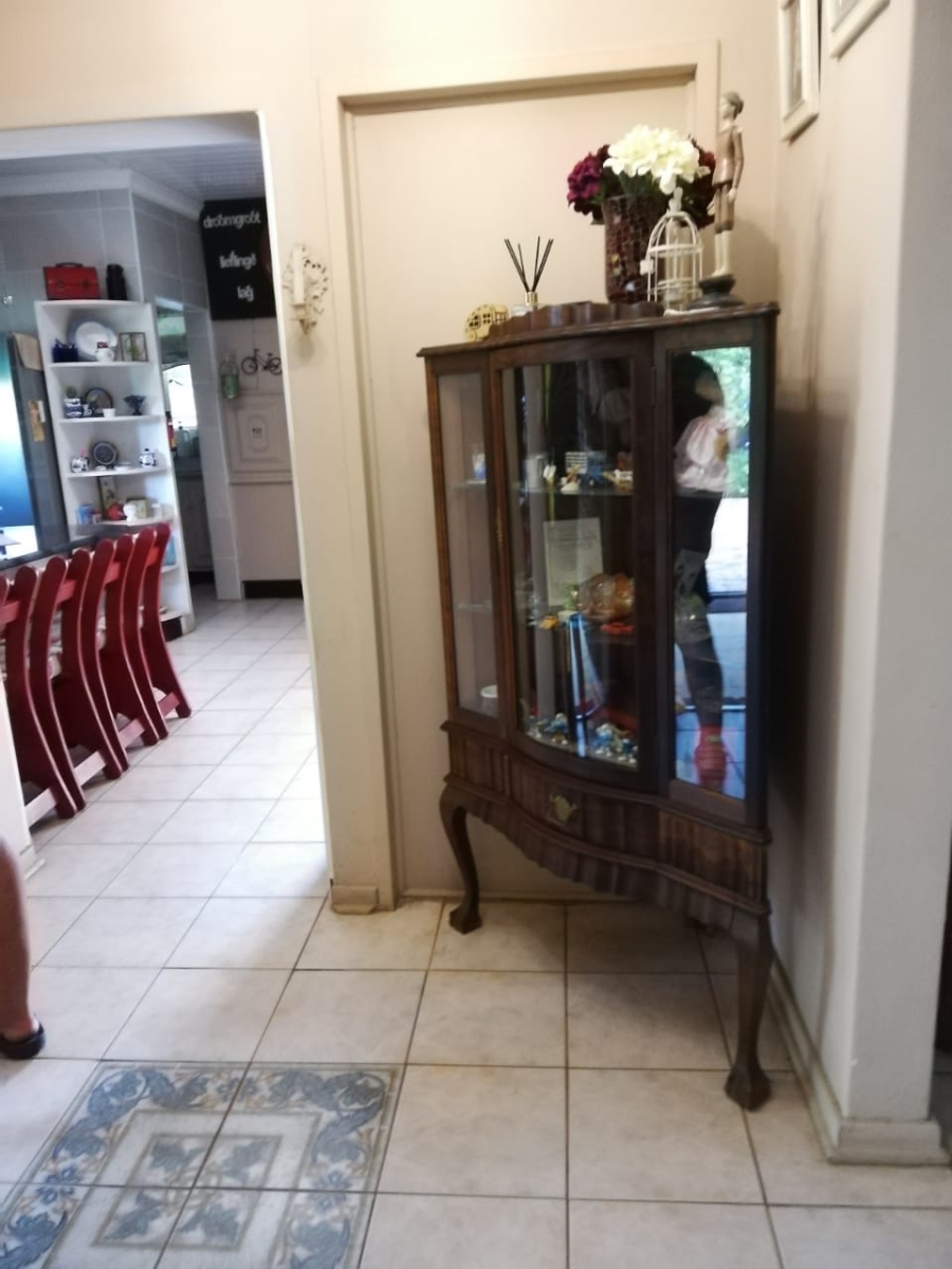 5 Bedroom Property for Sale in Falcon Ridge Gauteng