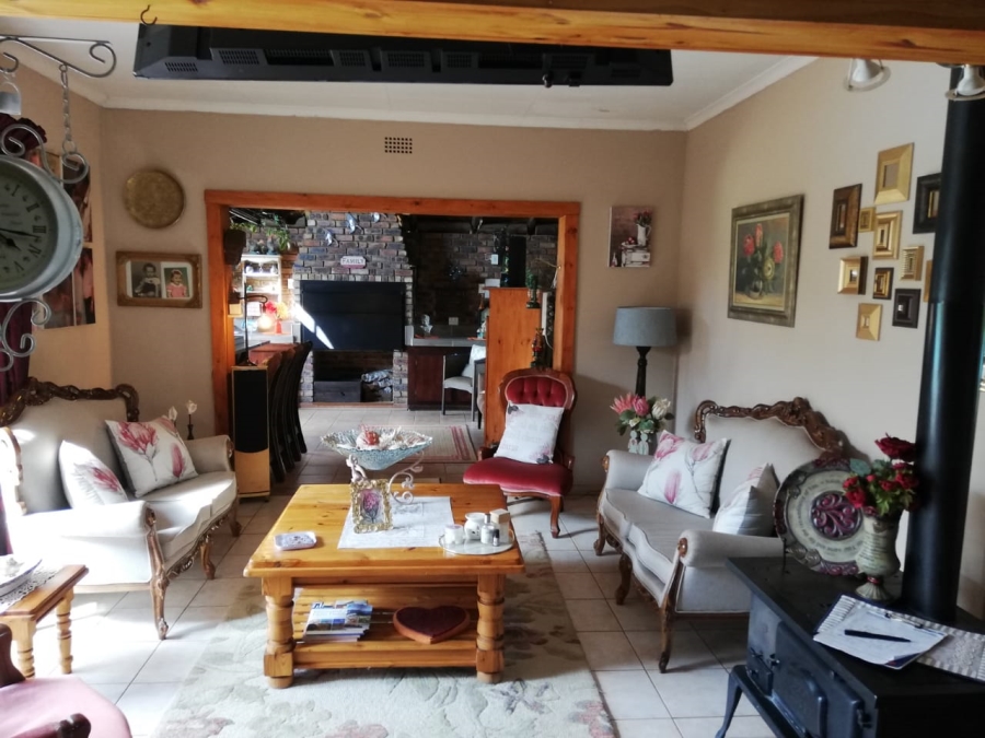 5 Bedroom Property for Sale in Falcon Ridge Gauteng