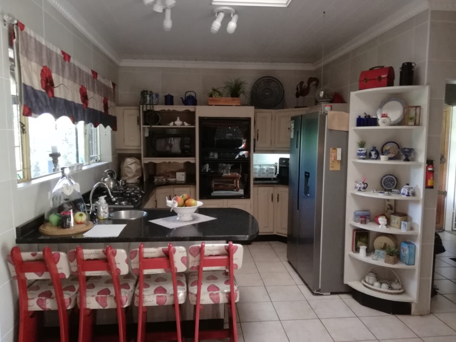 5 Bedroom Property for Sale in Falcon Ridge Gauteng