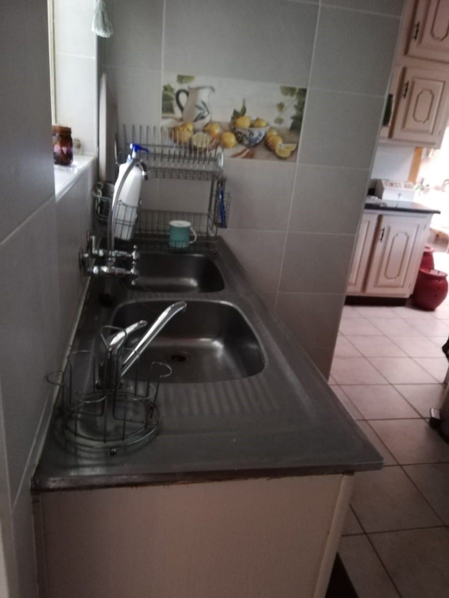 5 Bedroom Property for Sale in Falcon Ridge Gauteng
