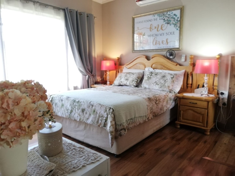 5 Bedroom Property for Sale in Falcon Ridge Gauteng