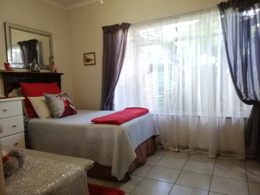 5 Bedroom Property for Sale in Falcon Ridge Gauteng