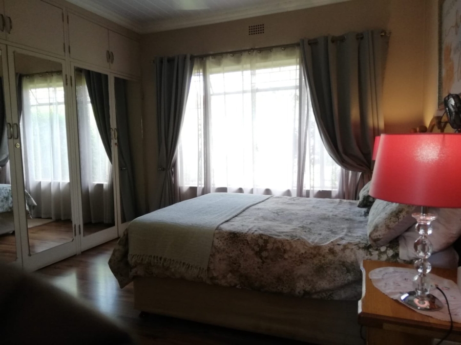 5 Bedroom Property for Sale in Falcon Ridge Gauteng