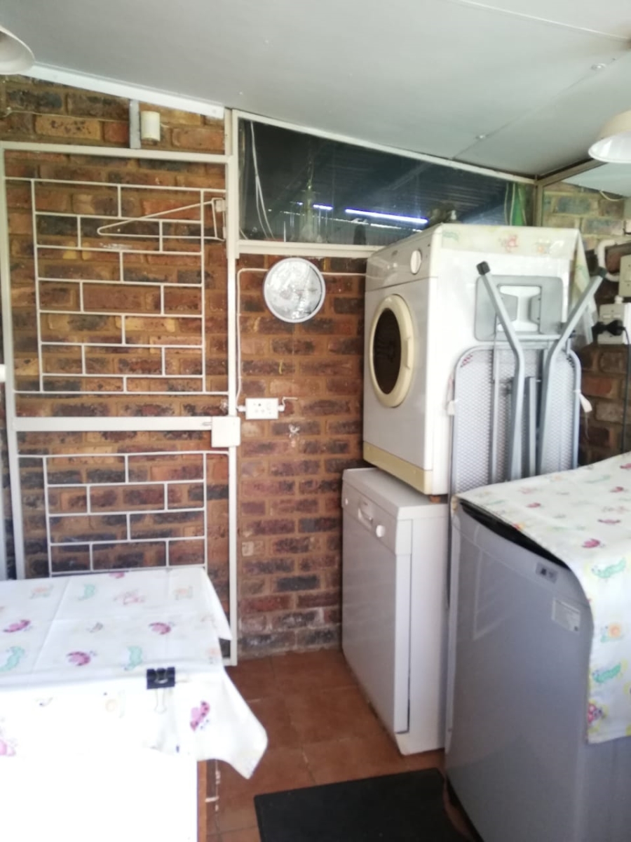 5 Bedroom Property for Sale in Falcon Ridge Gauteng