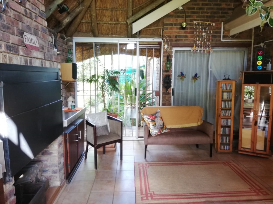 5 Bedroom Property for Sale in Falcon Ridge Gauteng