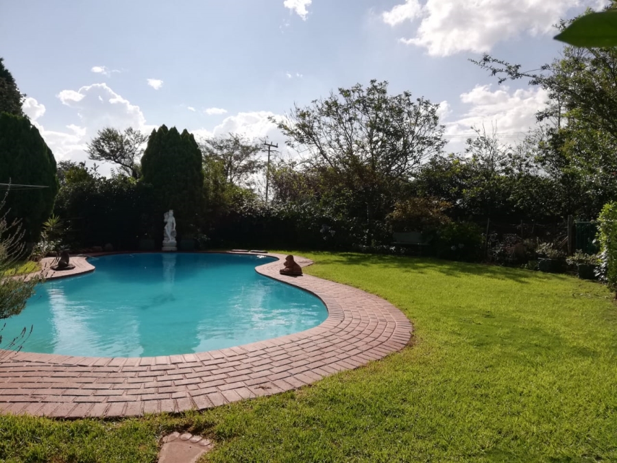 5 Bedroom Property for Sale in Falcon Ridge Gauteng
