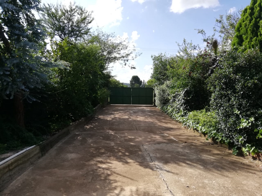 5 Bedroom Property for Sale in Falcon Ridge Gauteng