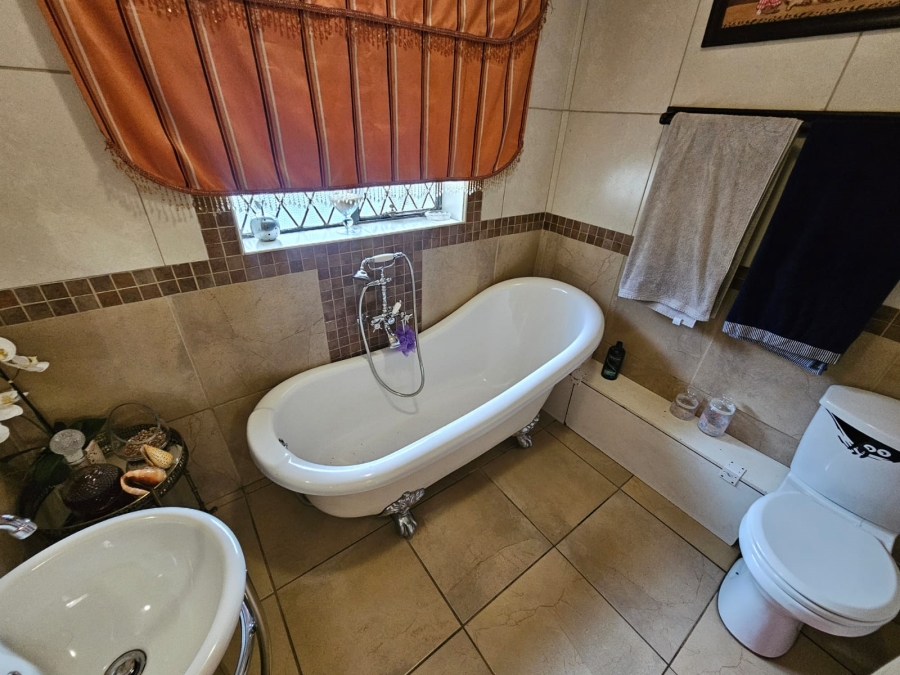 4 Bedroom Property for Sale in Peacehaven Gauteng