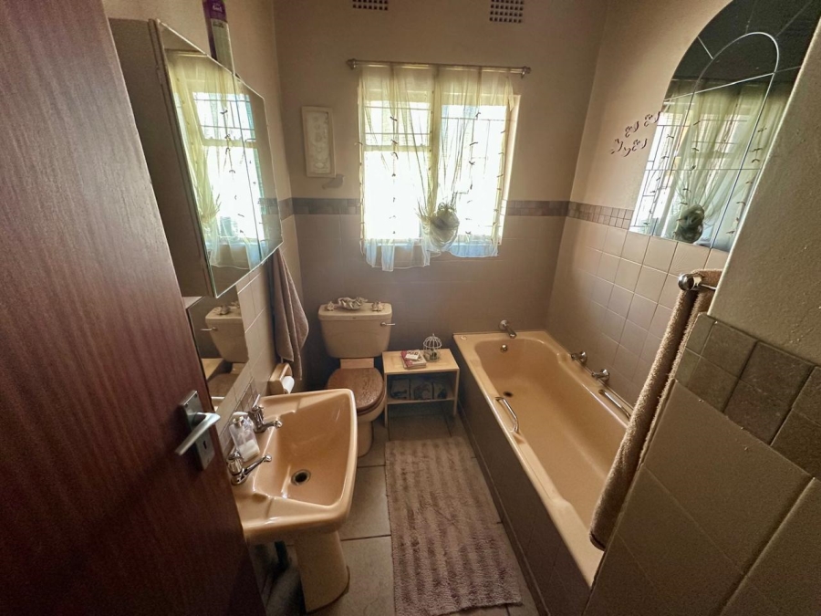4 Bedroom Property for Sale in Sonland Park Gauteng