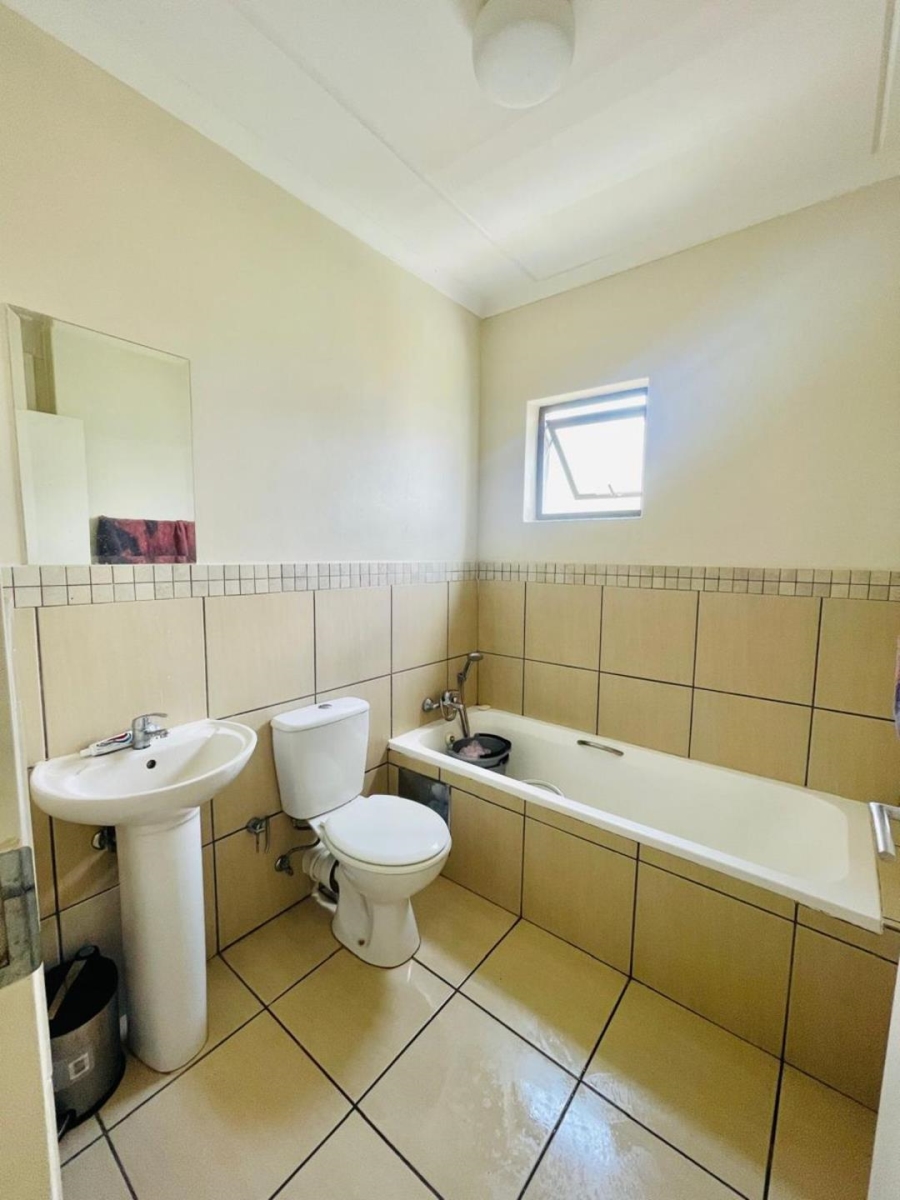 3 Bedroom Property for Sale in Barbeque Downs Gauteng
