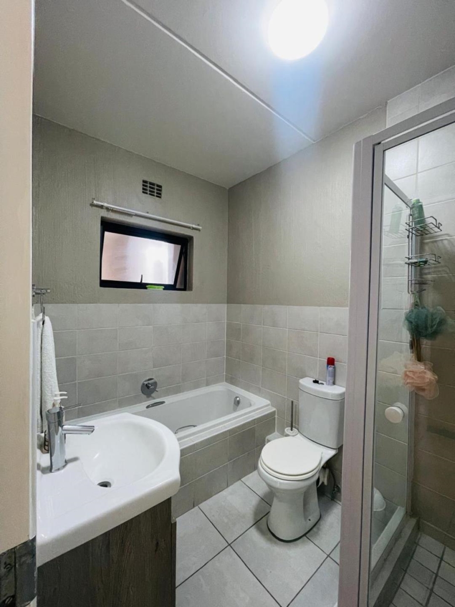 2 Bedroom Property for Sale in Barbeque Downs Gauteng