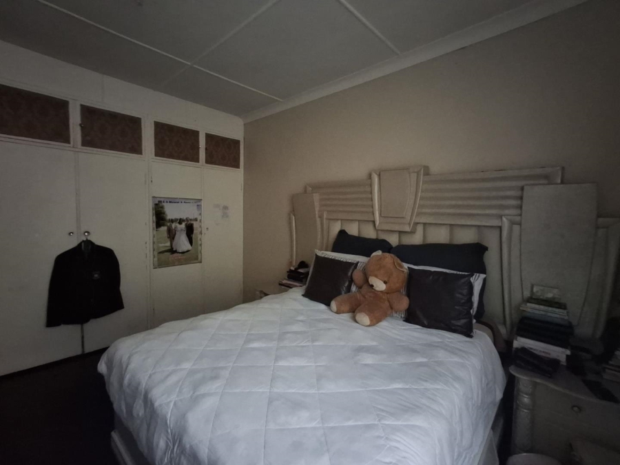 6 Bedroom Property for Sale in Bezuidenhout Valley Gauteng