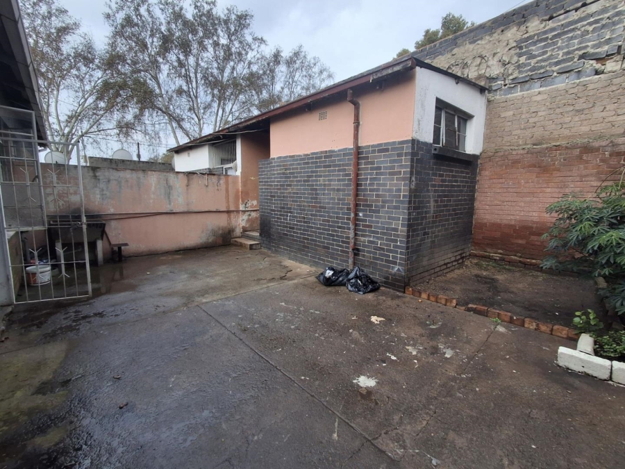 6 Bedroom Property for Sale in Bezuidenhout Valley Gauteng