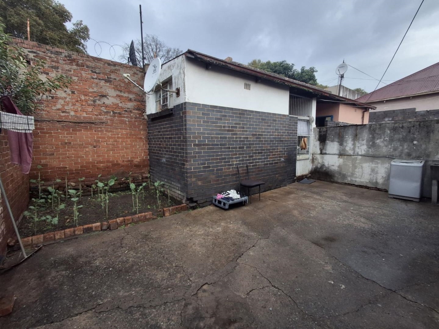 6 Bedroom Property for Sale in Bezuidenhout Valley Gauteng