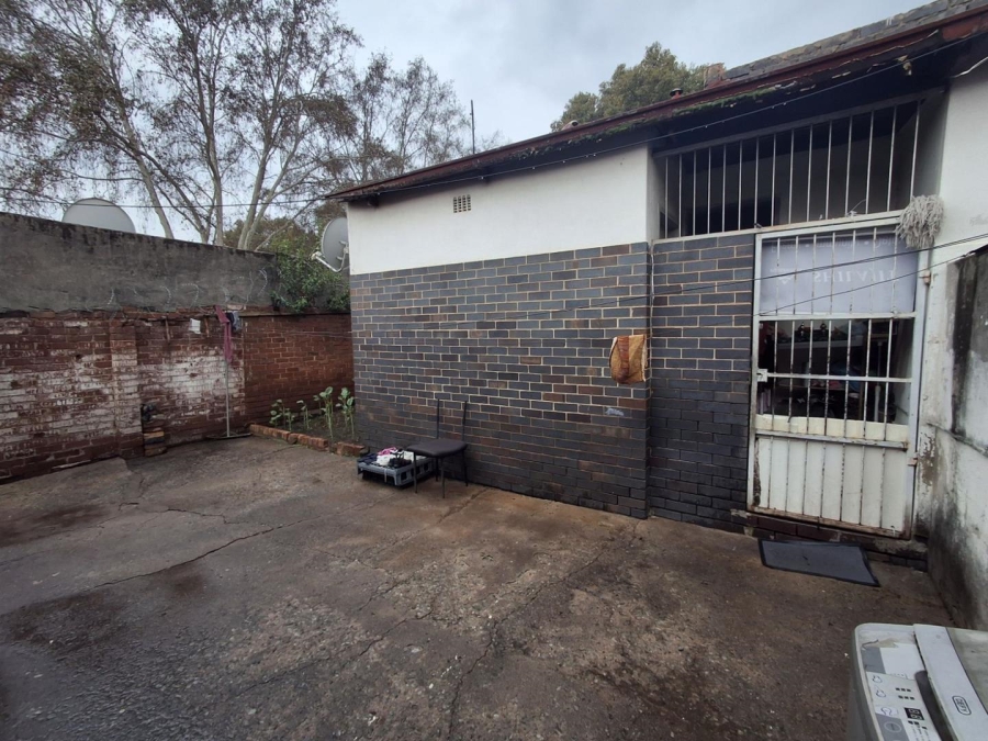 6 Bedroom Property for Sale in Bezuidenhout Valley Gauteng
